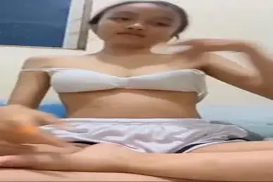 Dokumentasi Gadis Imut Cantik Di Kamar Tidur