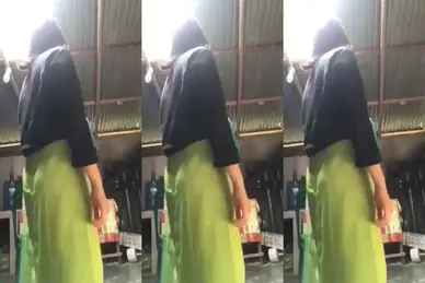 Kemesraan Sejoli Cantik Di Dapur Rumah
